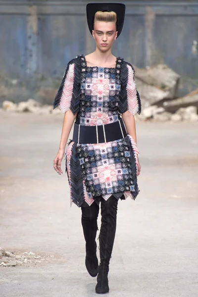 Look 49